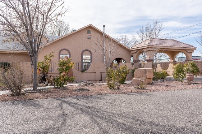 Building Photo - Desert Oasis – Furnished Executive Room in...