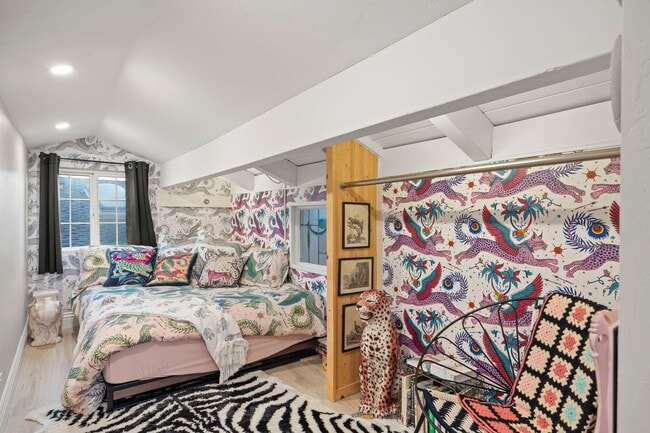 Building Photo - Ventura | Pierpont | 4 Bedroom + 3 Bathroom