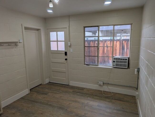 Building Photo - Two months free rent-Studio in Central Davis