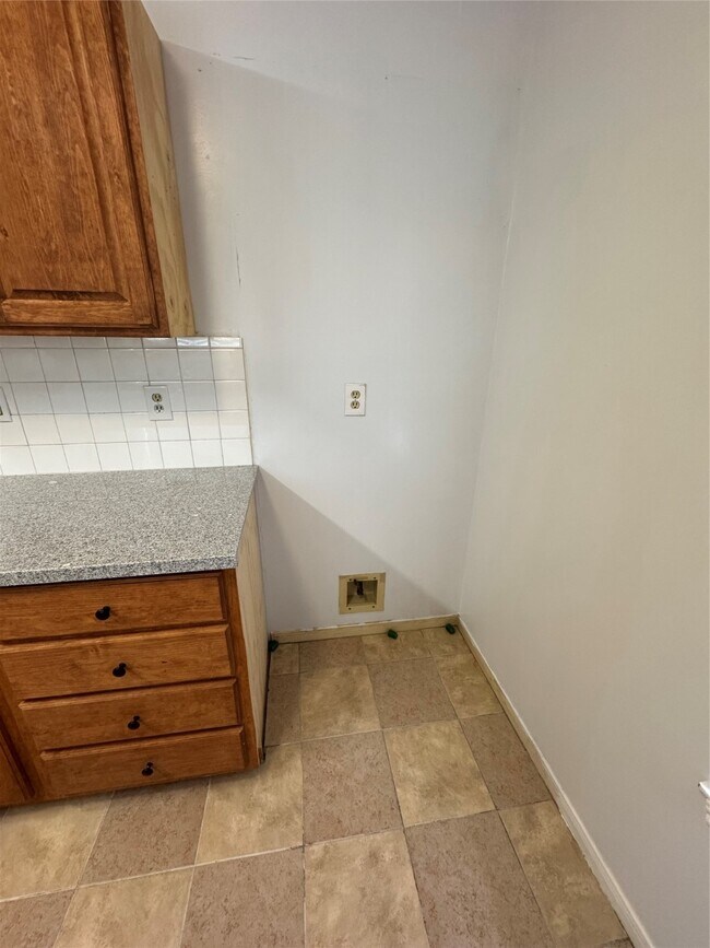 Building Photo - 11922 Sulphur Springs Dr