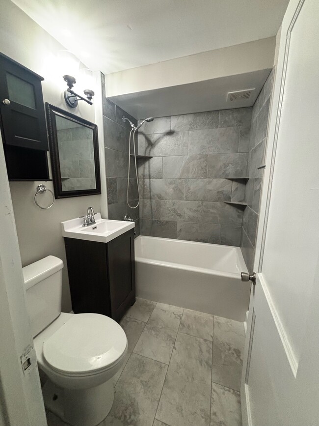 Building Photo - 5302 East Dr