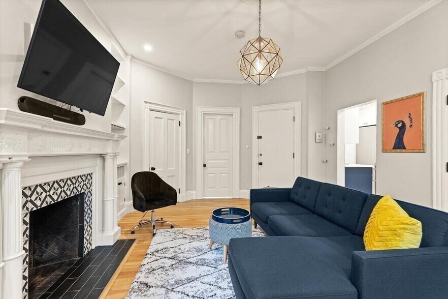Building Photo - 473 Beacon St