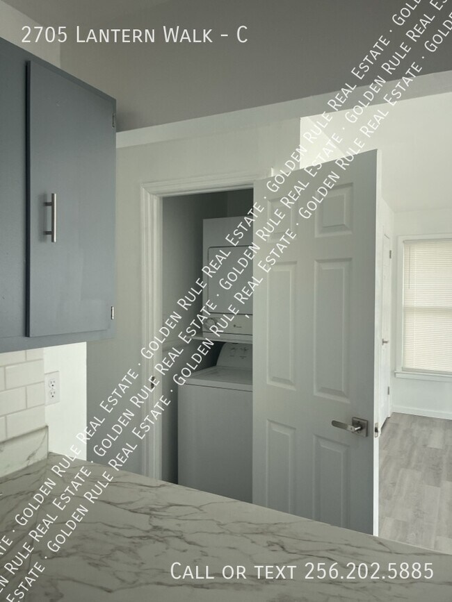 Building Photo - 2705 Lantern Walk SE