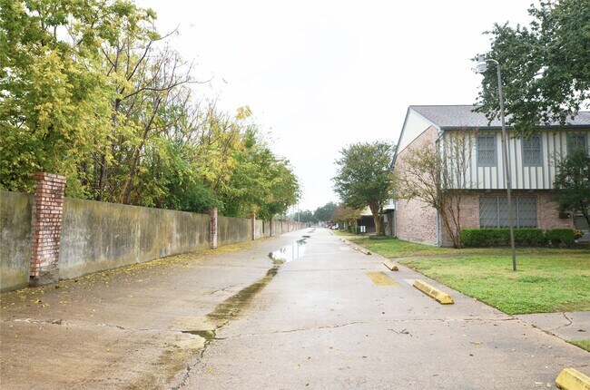 Building Photo - 2372 Triway Ln