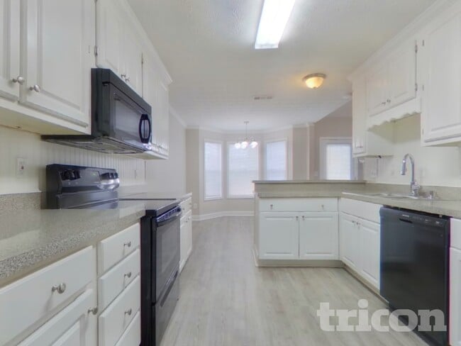 Building Photo - 25 Bermuda Cir