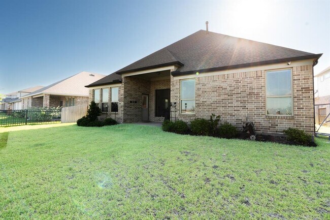 Building Photo - 1720 Daylight Lk Dr