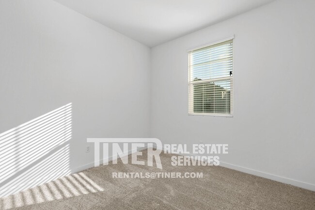 Building Photo - 220 Cinema St