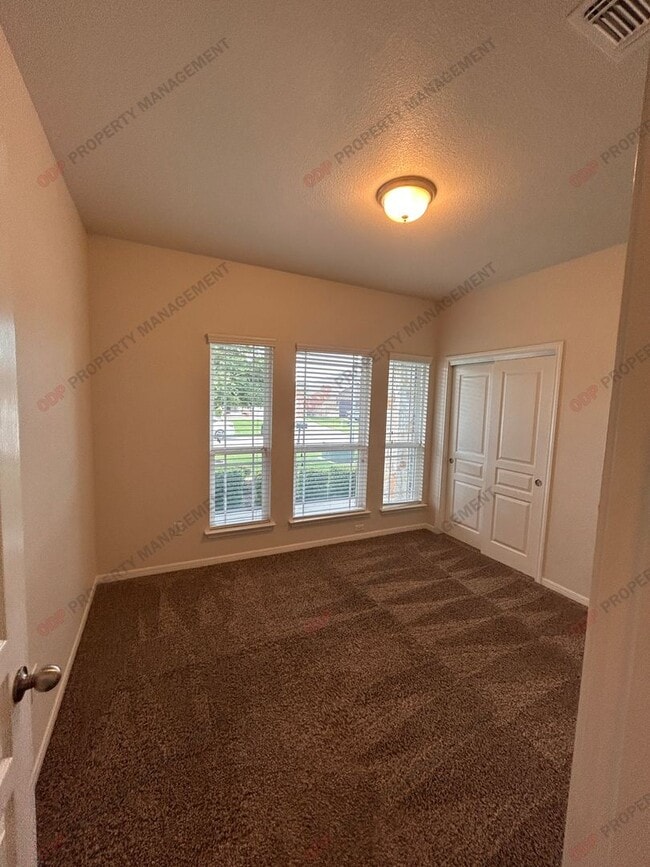 Building Photo - 516 Cross Dr.