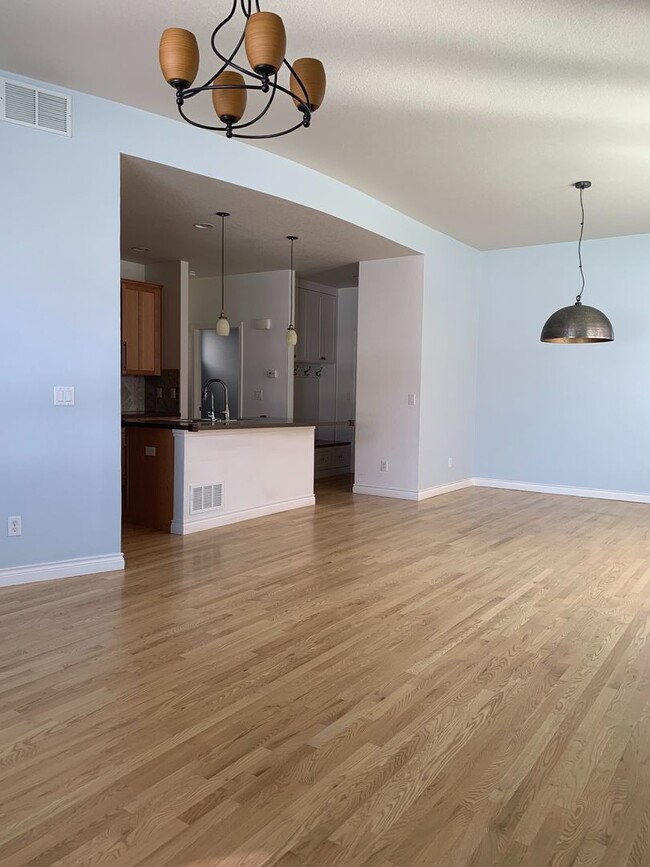 Building Photo - Gorgeous home in Louisville!