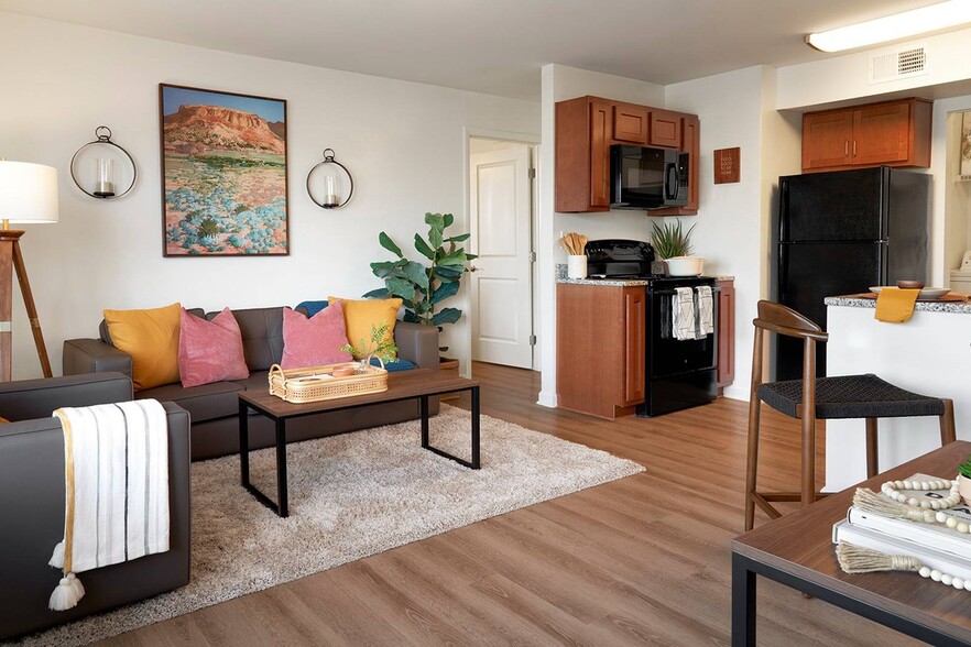 Live in style with modern open-concept layouts and fully equipped kitchens at The Preserve at Tuscaloosa. Furnished and unfurnished options available - The Preserve at Tuscaloosa