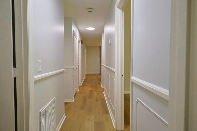 Building Photo - nice renovated 4 Bed 3 Bath