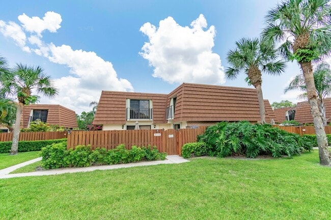 Building Photo - 2410 24th Ct