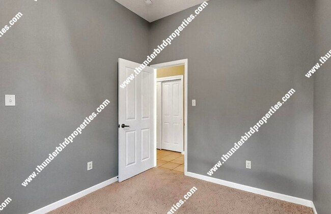 Building Photo - 5 bedroom home in Los Milagros