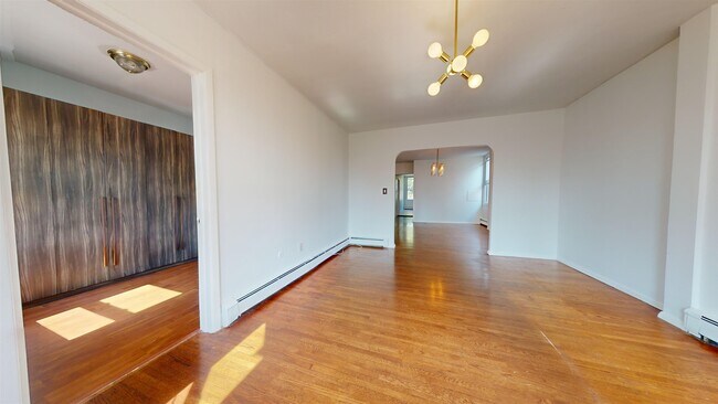 Building Photo - 328 49th St