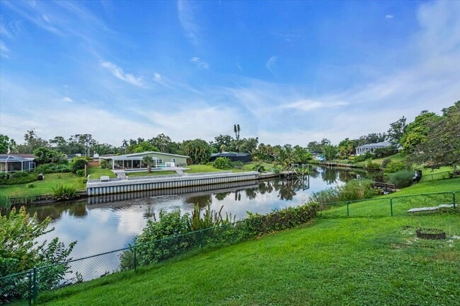 Building Photo - 2732 Valencia Dr