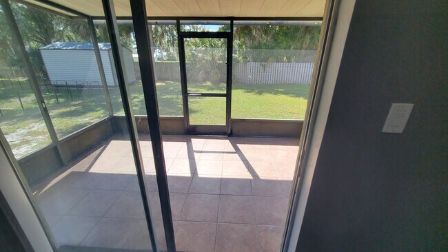 Building Photo - 1711 Lakewood Ave