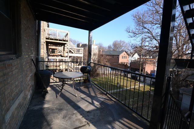 Building Photo - 3243 N Damen Ave