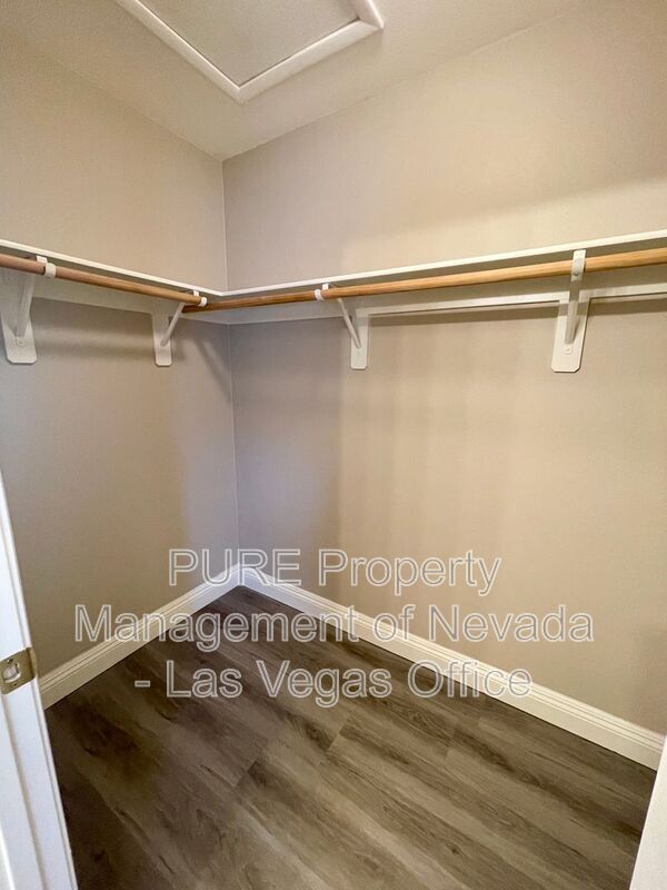 Building Photo - 3047 Errol Flynn St