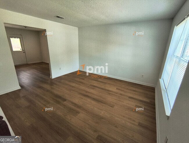 Building Photo - 8155 Autumn Green Dr