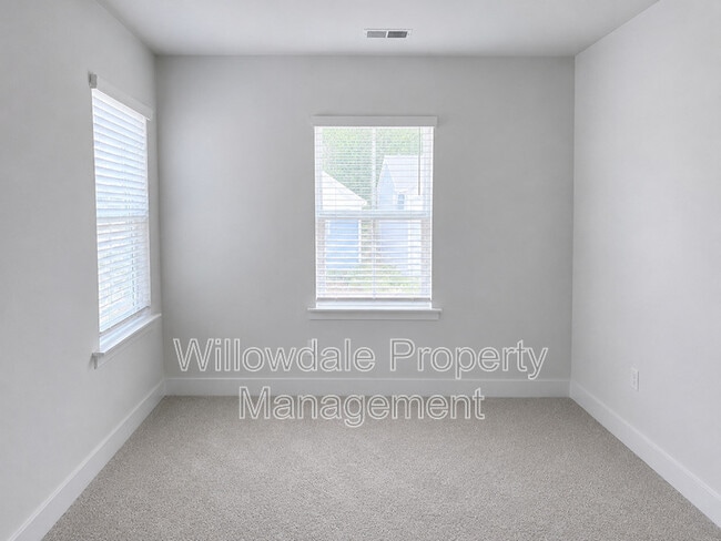 Building Photo - 2033 Florine Dr