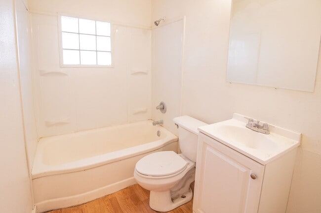 Building Photo - 207 Temple Ave