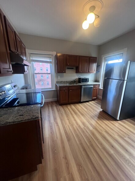 Building Photo - 507 Green St