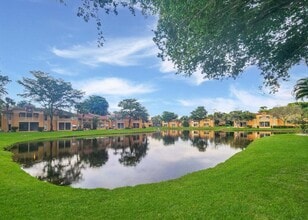 Building Photo - 4831 Via Palm Lks