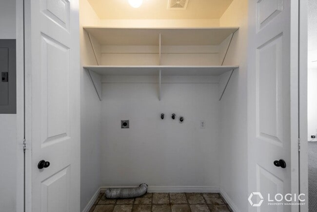Building Photo - 934 E 500 N