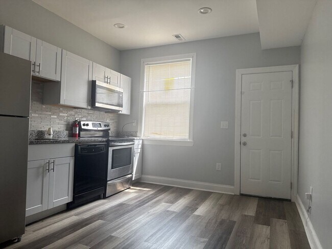 Building Photo - Three Bedroom house in Baltimore