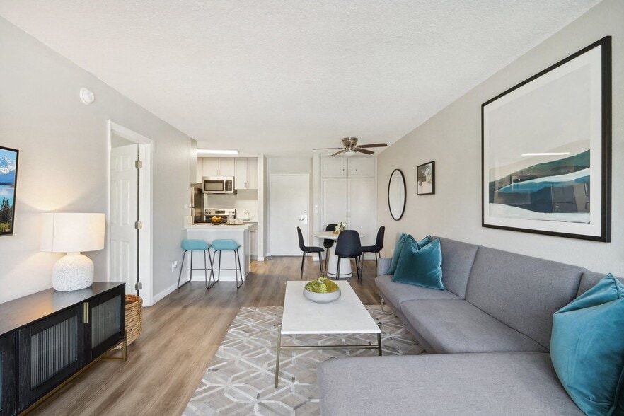 Building Photo - San Regis Apartments