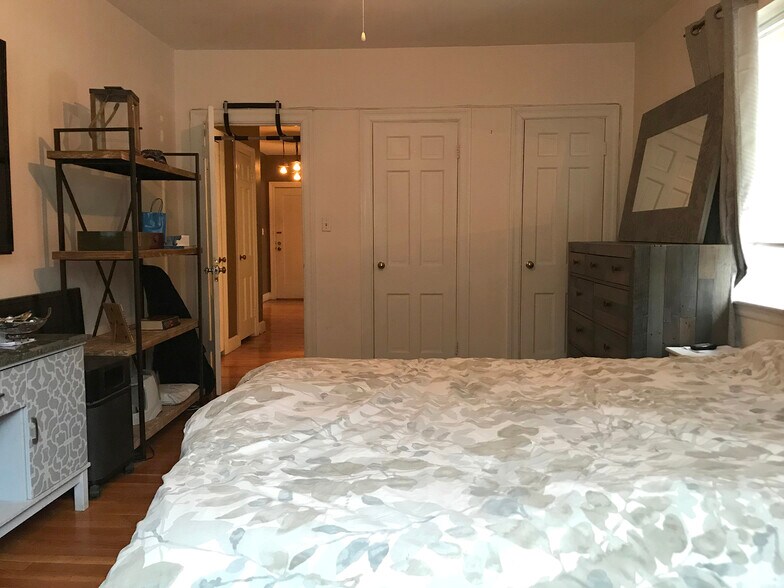 Building Photo - 22 Fairbanks St