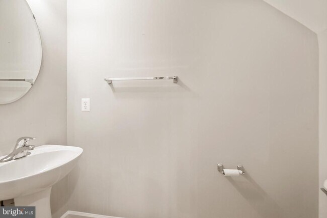 Building Photo - 5718 Callcott Way