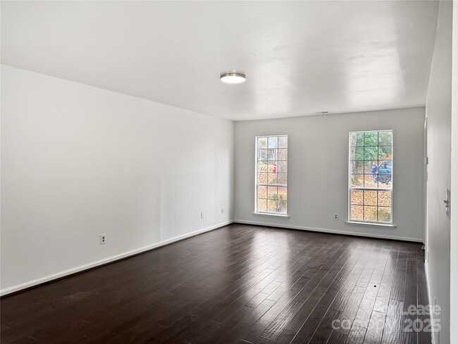 Building Photo - 8509 Golf Ridge Dr