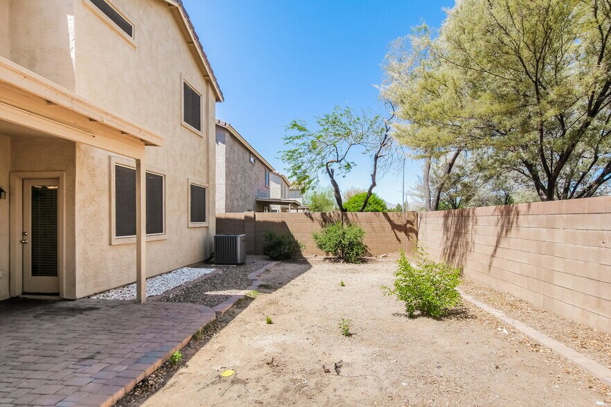 Building Photo - 17520 W Mauna Loa Ln