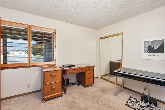 Building Photo - 1055 Corwin Pl