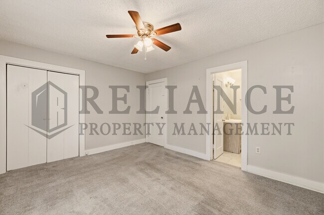 Building Photo - 703 S Grove Dr