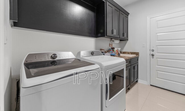 Building Photo - 1622 Helena Dr