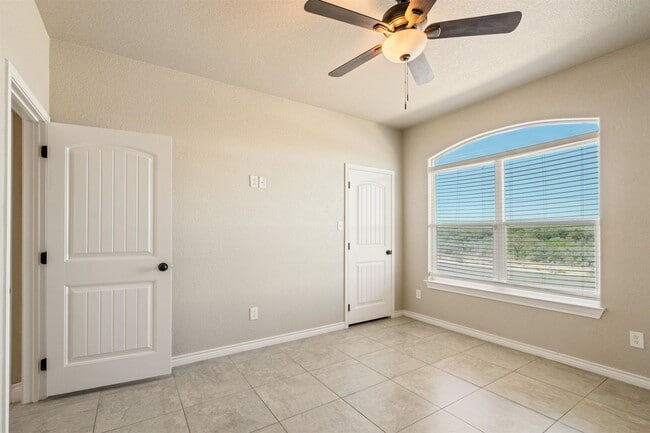 Building Photo - 122 Little Bighorn Trl