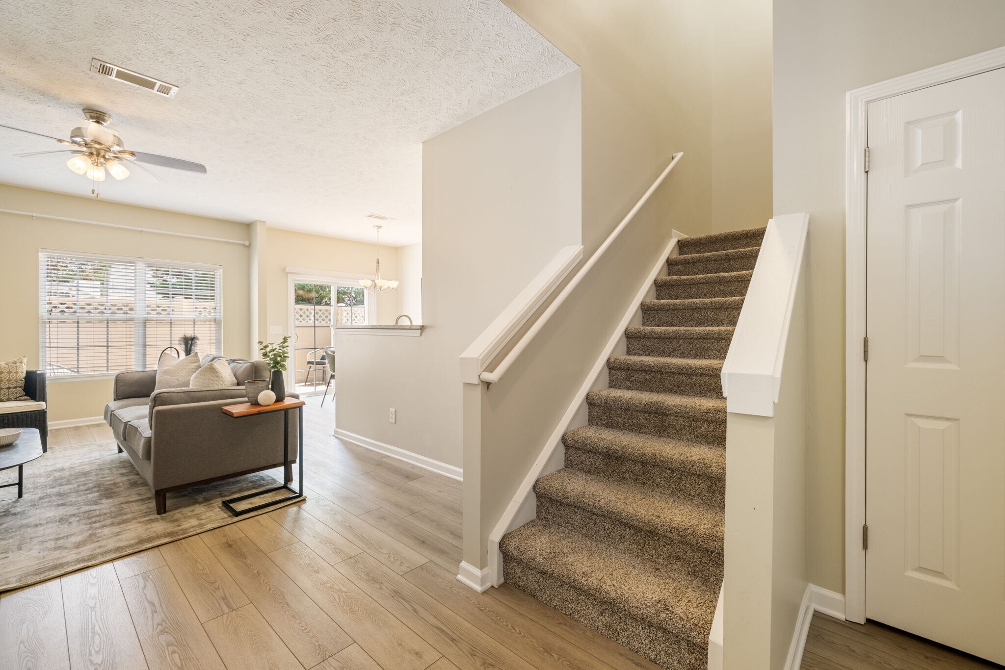 Building Photo - 8104 Valley Oak Dr