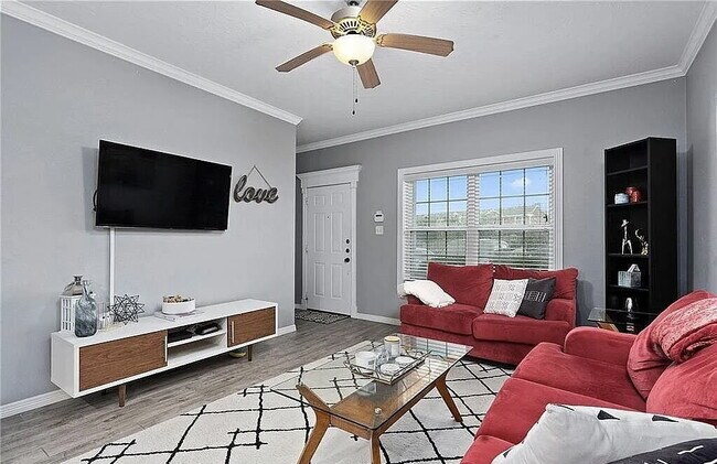 Building Photo - "Charming 1-Bedroom Retreat in Prime College Station Location!"