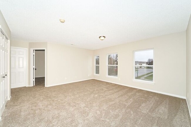 Building Photo - Large 4 Bedroom and Brownsburg Schools!