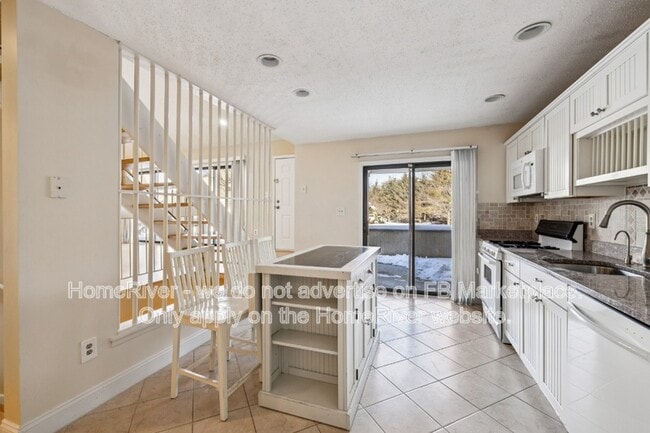 Building Photo - 18 Woodhill St