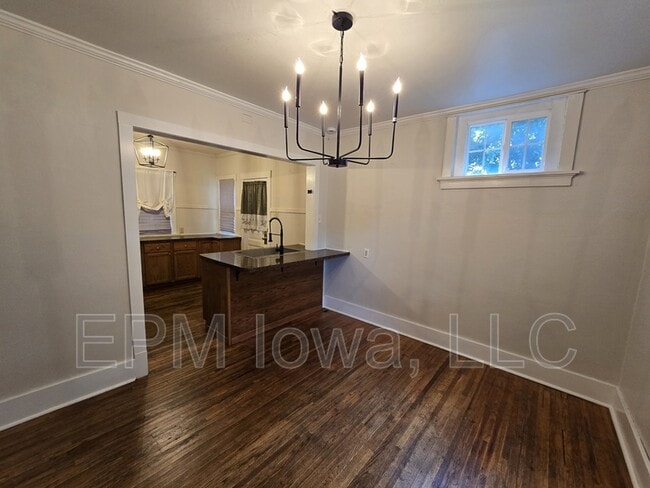Building Photo - 2064 Independence Ave