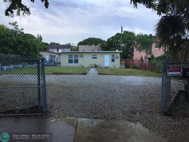 Building Photo - 709 8th St