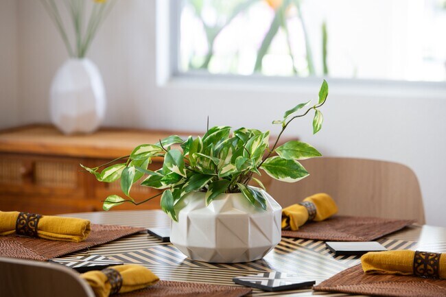 Building Photo - 593 Sweet Pea Pl