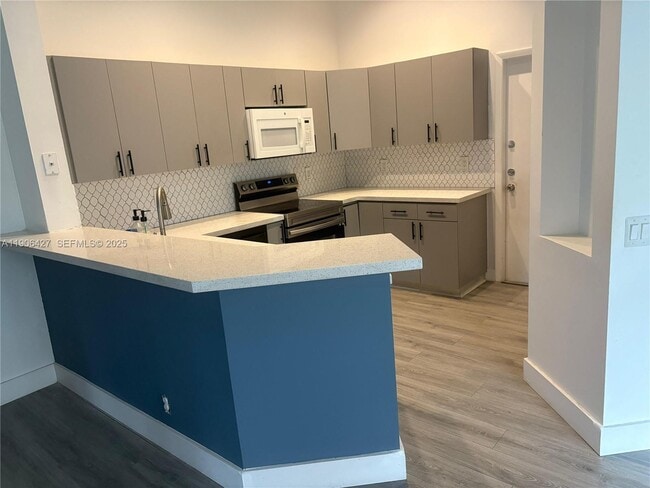 Building Photo - 1499 Presidio Dr