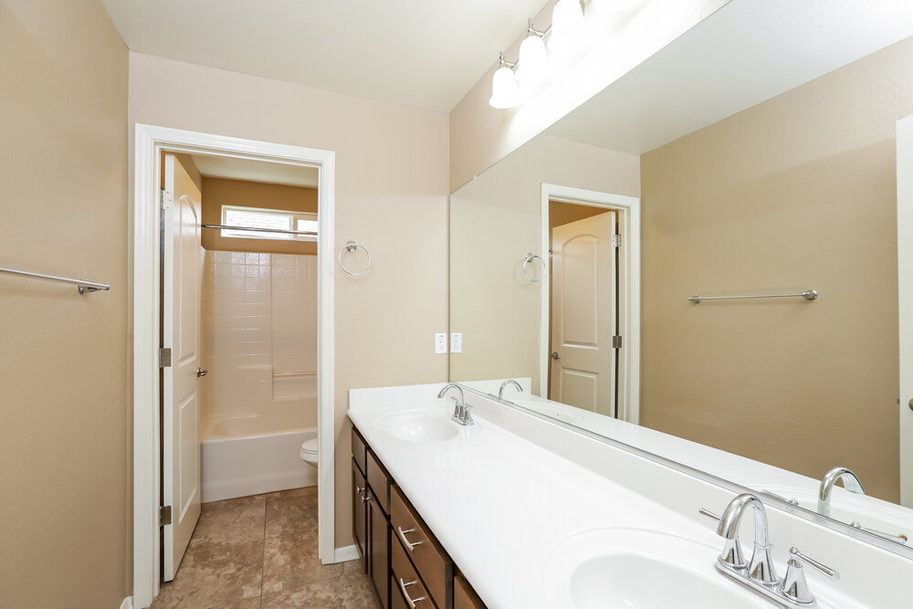 Building Photo - 5809 S 27th Ln