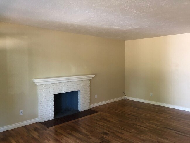 Building Photo - Live Large in the Heart of NW Corvallis!