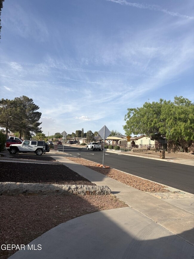 Building Photo - 1605 Bessemer Dr