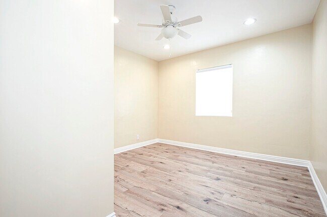 Building Photo - 10955 Burnet Ave